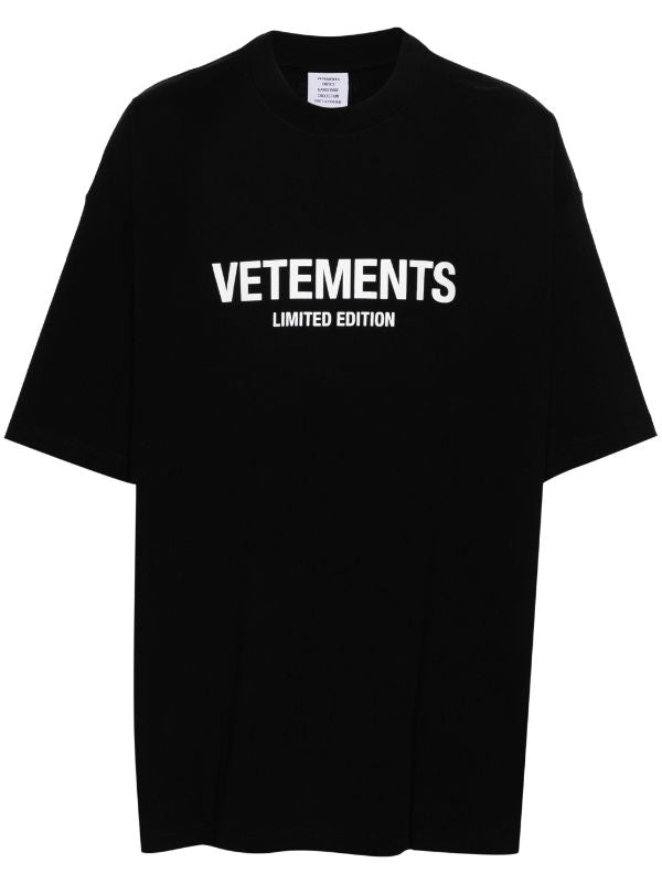 VETEMENTS
logo-print cotton T-shirt