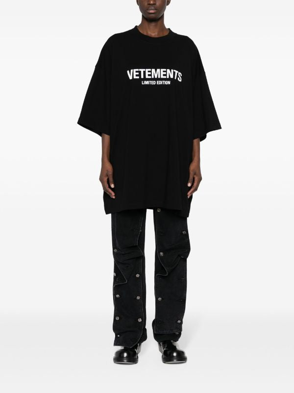 VETEMENTS
logo-print cotton T-shirt