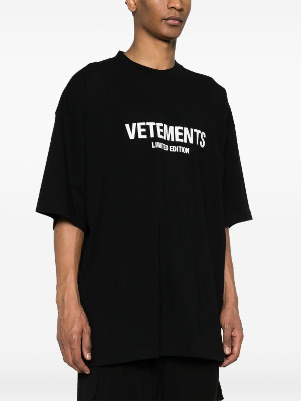 VETEMENTS
logo-print cotton T-shirt